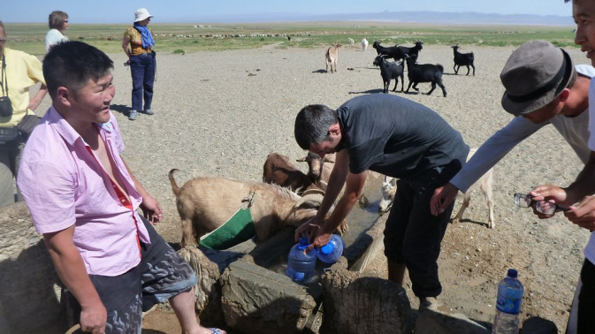 Désert de Gobi - on boit l\'eau des chèvres