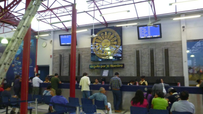Terminal bus Cruz del Sur Lima